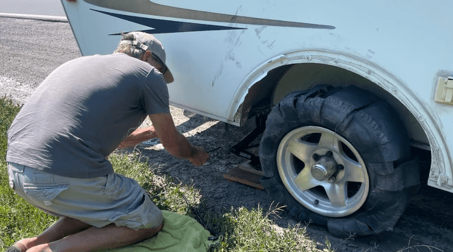 Blown tire and damage to the wheel well and fender Blown tire and damage to the wheel well and fender